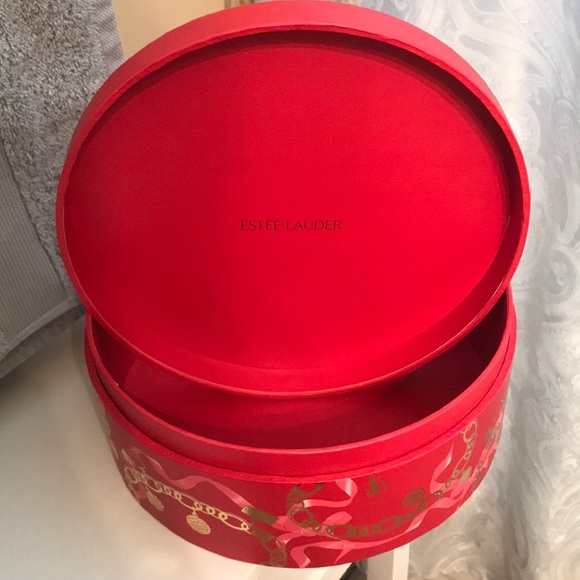 Estée Lauder Box - Picture 2 of 3